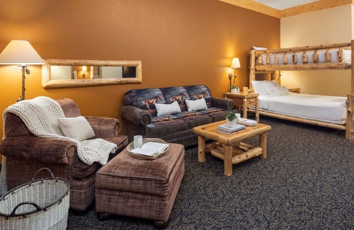 Rothschild Hotel | 1 King, 1 Bunk Bed Suite With Access to Pool, Hot Tub, and Gym