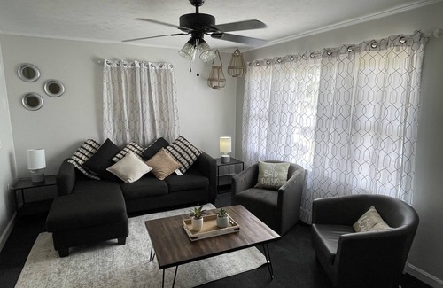 Lexington House | 1 king/2queen bd home next to big park