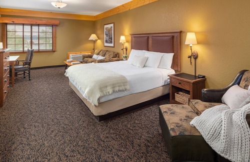 Rothschild Hotel | 1 King Accessible Room With Access to Pool, Hot Tub, and Gym