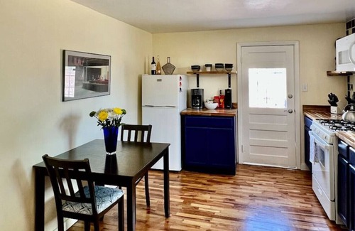 Las Cruces House | 1 king bd with big fenced back yard pets welcome