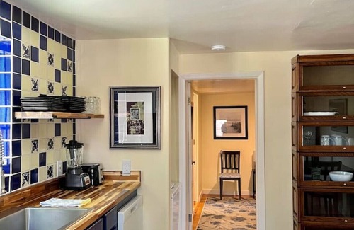Las Cruces House | 1 king bd with big fenced back yard pets welcome