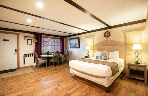 Ocean Shores Hotel | 1 King Bed, 1 Queen Bed in a separate room, Walk to Beach, Pet Friendly
