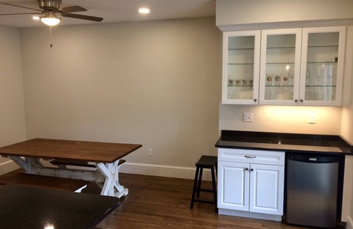 Newport House | #1 Location, wedding party, or vacation ,steps to Harbor, Restaurants, Shopping
