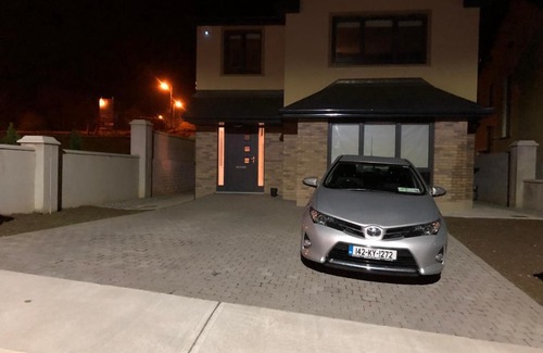 Killarney House | 1 luxurious room in family home