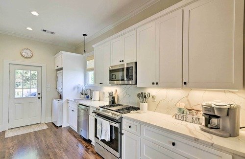 Galveston House | 1 Mi to Beach: Coastal Cottage in Galveston
