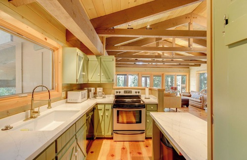 Lake Almanor Country Club Cabin | 1 Mi to Beach & Golf Course! Lake Almanor Cabin