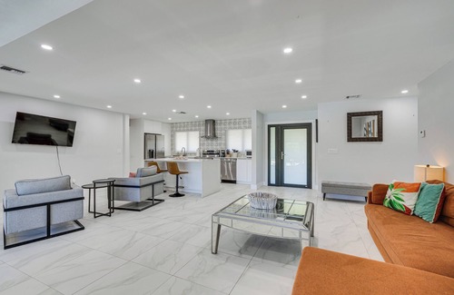 Yacht Club House | 1 Mi to Beach: Modern Cape Coral Home w/ Pool