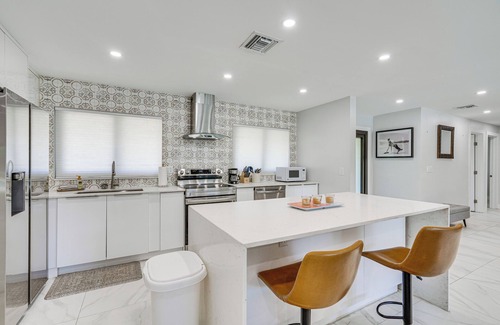 Yacht Club House | 1 Mi to Beach: Modern Cape Coral Home w/ Pool