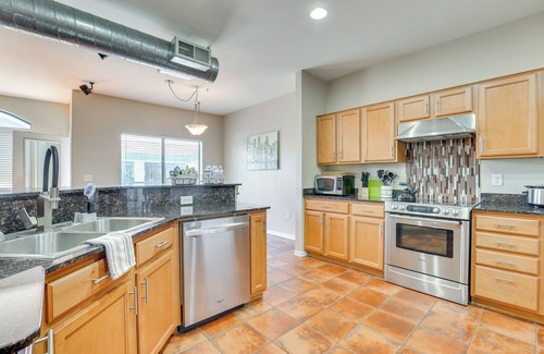 Camelback East Condo | < 1 Mi to Biltmore Fashion Park: Condo w/Pool!