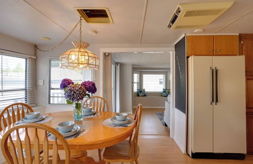 Birch Bay Cabin | 1 Mi to Birch Bay SP! Cozy Cabin w/Pool Access