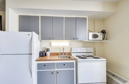 Bostwick Park Apartment | 1 Mi to Boardwalk: Oceanfront Daytona Beach Condo
