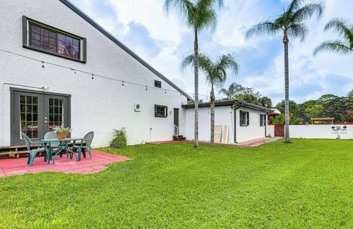 Stuart House | 1 Mi to Boat Ramp: 'The Islander' Home w/Yard