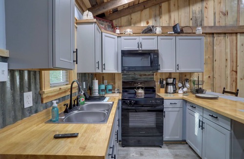Greers Ferry Cabin | < 1 Mi to Devils Fork Recreation Area: Cozy Cabin!