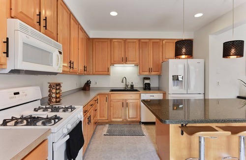 St. Anthony West House | 1 mi to Downtown Best NE MPS Location- House of heART