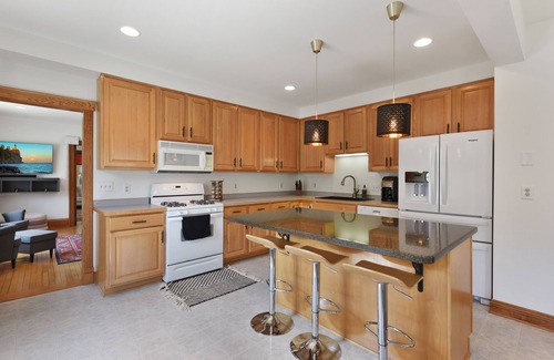 St. Anthony West House | 1 mi to Downtown Best NE MPS Location- House of heART
