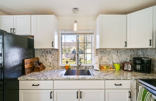 Salem Apartment | 1 Mi to Downtown Salem: Studio w/Fire Pit Access
