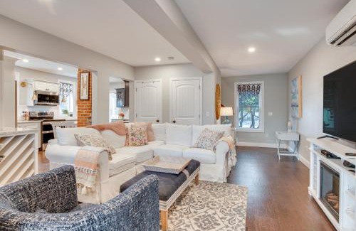 Wells House | 1 Mi to Drakes Island Beach Cottage with Deck!