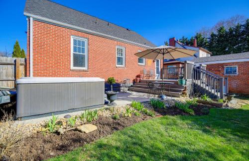 Bristol House | 1 Mi to Dtwn Bristol Cottage with Hot Tub and Grill!