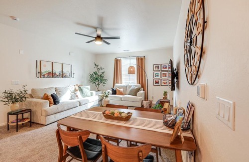 Flagstaff Apartment | 1 Mi to Dtwn Flagstaff Condo with 2 Balconies!