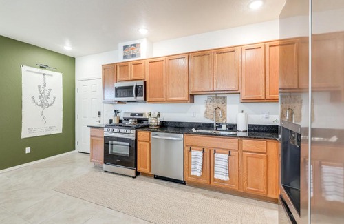 Flagstaff Apartment | 1 Mi to Dtwn Flagstaff Condo with 2 Balconies!