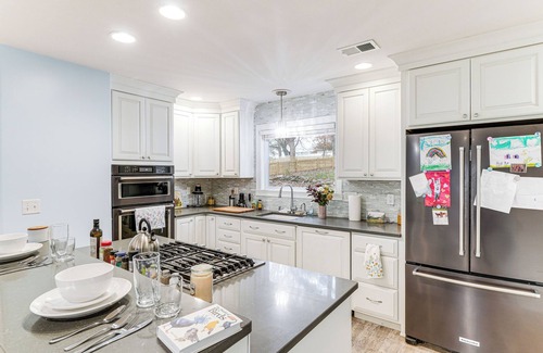 Newburgh House | 1 Mi to Dtwn Newburgh: Quiet Home w/Yard!
