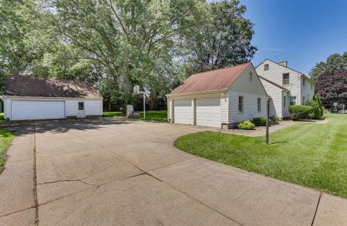 Salem Apartment | 1 Mi to Dtwn Salem Apt with Shared Yard!