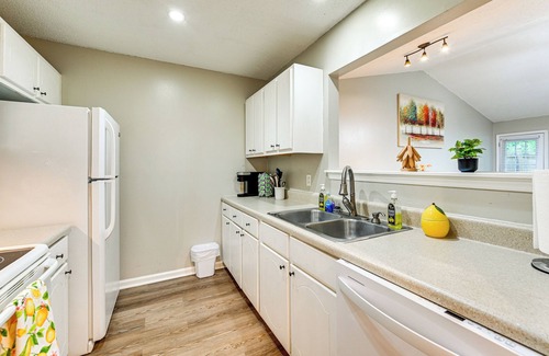 Greenville House | 1 Mi to ECU Campus: Greenville Home w/Yard!