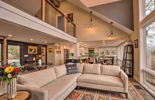 Hyannis Cottage | 1 Mi to Ferry & Beach: Waterfront Hyannis Home!