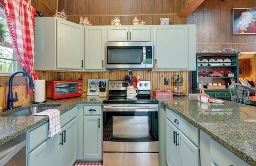 Gouldsboro Cabin | 1 Mi to Gouldsboro State Park: Cabin w/Deck!