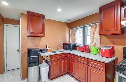 Chester House | 1 Mi to Hospital: Townhouse w/Patio in Chester