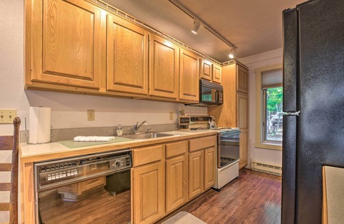 White Haven House | 1 Mi to Jack Frost Ski Resort: Water-View Retreat