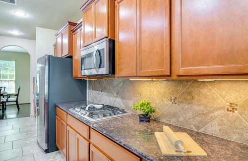 Conroe House | < 1 Mi to Lake Conroe: Home w/Furnished Patio!