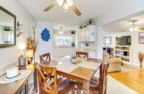 Sebring House | 1 Mi to Lake Jackson: Home w/Screened Patio!