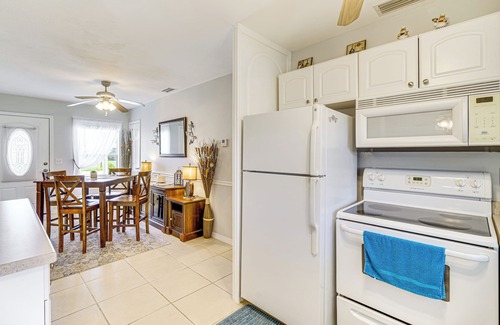 Sebring House | 1 Mi to Lake Jackson: Home w/Screened Patio!