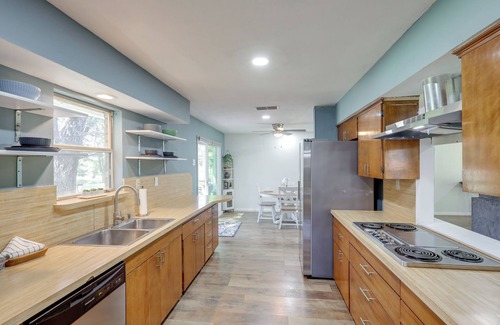 Morgan House | 1 Mi to Lake Whitney: Morgan Home w/Deck!