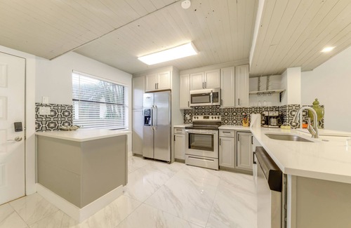 Island Estates Condo | 1 Mi to Lantana Beach: Canal-View Condo w/Pool