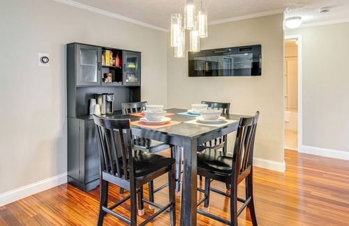 Manchester Condo | 1 Mi to Millyard District: Unit w/Furnished Porch