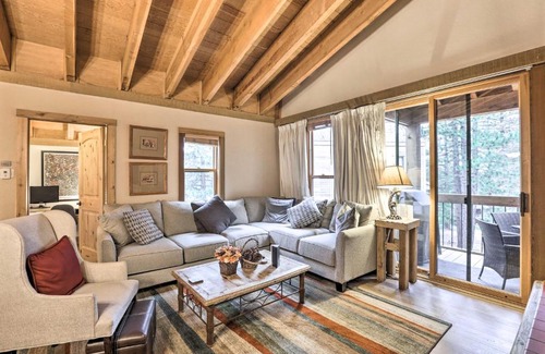 Truckee House | 1 Mi to Northstar California Truckee Townhome!