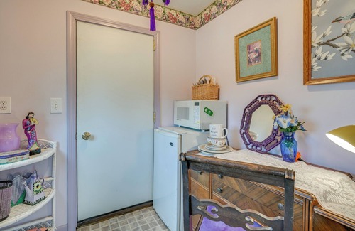 Downtown House | < 1 Mi to Old Town Lansing: Home w/Furnished Deck