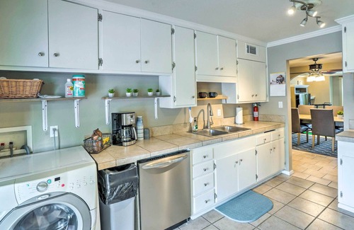 Scottsdale Estates Nine House | 1 Mi to Old Town Scottsdale: Home w/Putting Green