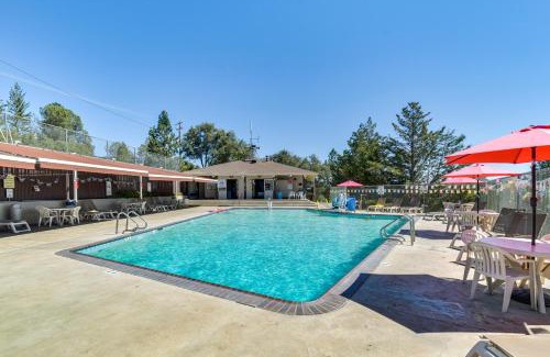 Groveland House | 1 Mi to Pine Mountain Lake Marina Yosemite Cabin!
