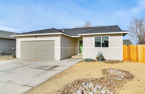 Fernley House | 1 Mi to Pioneer Crossing Casino: Fernley Retreat!