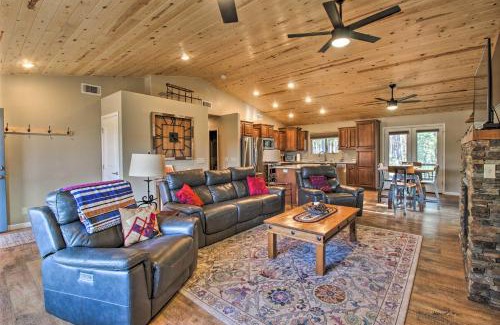 Pinetop-Lakeside House | 1 Mi to Rainbow Lake Newly Built and Woodsy Retreat