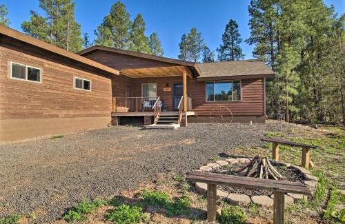 Pinetop-Lakeside House | 1 Mi to Rainbow Lake Newly Built and Woodsy Retreat