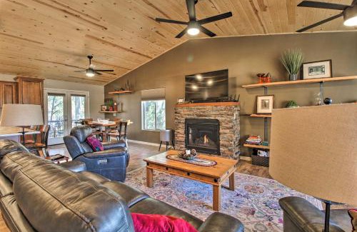 Pinetop-Lakeside House | 1 Mi to Rainbow Lake Newly Built and Woodsy Retreat