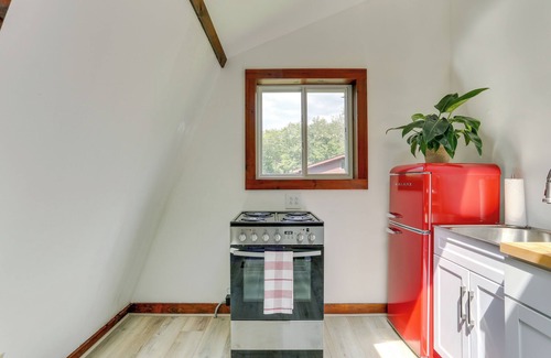 Milanville Apartment | 1 Mi to River: Pet-Friendly Studio in Milanville!