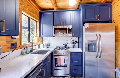 Upper Moonridge Cabin | 1 Mi to Skiing: Mtn-View Cabin in Big Bear Lake