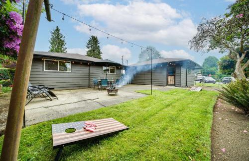 Carnation House | 1 Mi to Snoqualmie River Pet-Friendly Home!