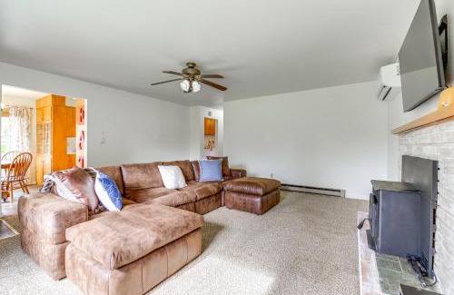 Carnation House | 1 Mi to Snoqualmie River Pet-Friendly Home!