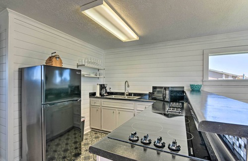 Surfside Beach Apartment | < 1 Mi to Surfside Beach: Open-Concept Cottage